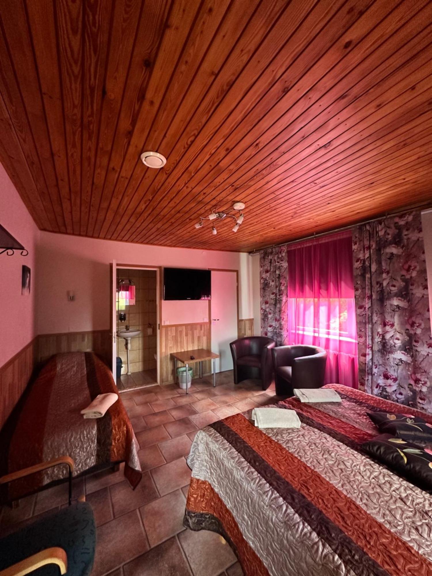 Guesthouse Maenniku 페르누 외부 사진